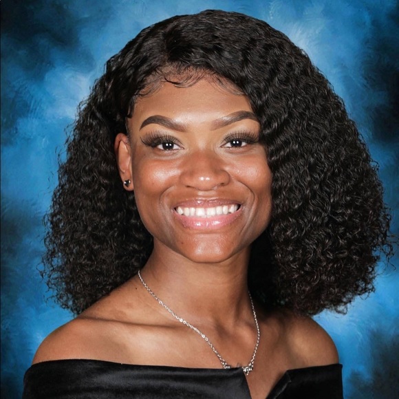 Meet your Posher, Mackenzie - Picture 1 of 2